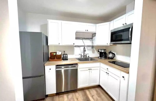 Edenvale House | Sparkling clean fully remodeled 1 bed 1 bath house