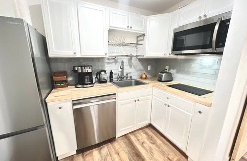 Edenvale House | Sparkling clean fully remodeled 1 bed 1 bath house