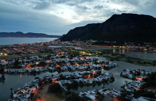 Marina da Gama Apartment | Spearhead on Lake Accommodation-3B