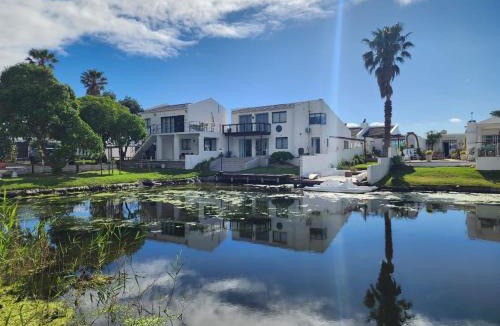 Marina da Gama Apartment | Spearhead on Lake Accommodation-3B