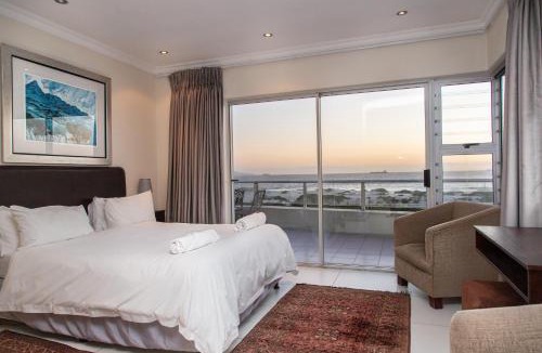 Bloubergstrand Apartment | Spectacular Beachfront Apartment 3 Bedroom C101 Sea Spray