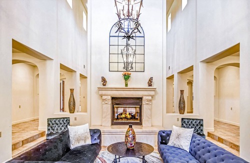 Kenwood House | Spectacular five-acre estate w/ private pool, washer/dryer, and EV charger