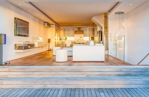 Lagoon Beach Apartment | Spinnakers 9 by HMH