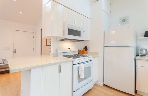 Sharp Park House | SR5 Beachfront House near SF w/Parking