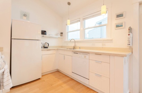 Sharp Park House | SR5 Beachfront House near SF w/Parking