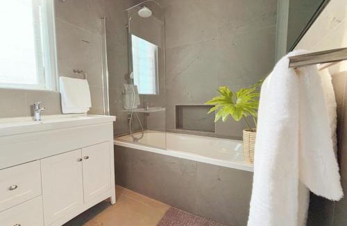 Three Anchor Bay House | Starry Starry Night - Cape Town in Three Anchor Bay
