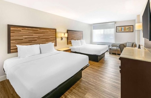 Downtown Sacramento Hotel | Stay Close to Art at This Charming Room Near Crocker Museum