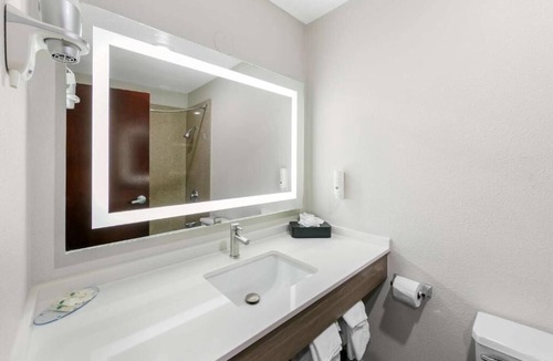 Downtown Sacramento Hotel | Stay Close to Art at This Charming Room Near Crocker Museum