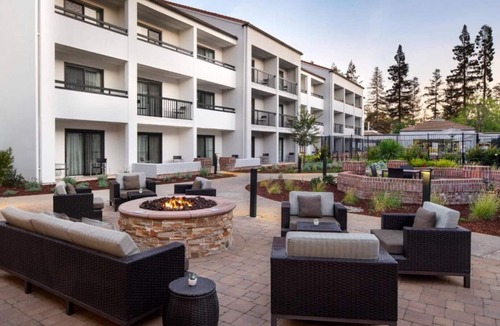 Cupertino House | Stay in Style at our Hotel in Cupertino, CA