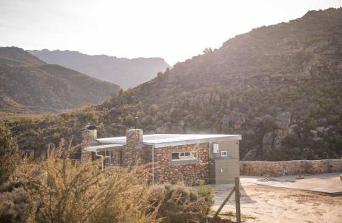 Op-die-Berg House | Stayatdestraadt Red Fin Cottage
