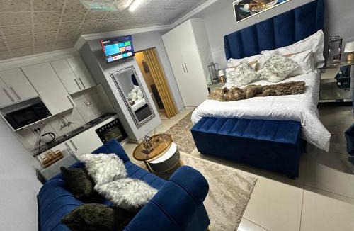 Soshanguve Apartment | StayComfyGuesthouseByPunky
