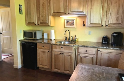 Santa Rosa Cottage | Steelhead Creek Vineyards Garden Casita