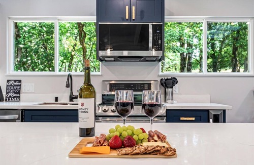 Hacienda House | Steps to Russian River~Near Guerneville~Hot Tub, Game Yard & Cosmo Retreat