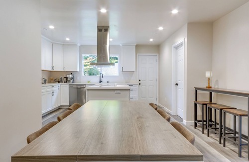 Northwood House | Steps to Russian River: Peaceful Monte Rio Retreat