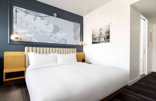 Tenderloin Hotel | Steps to Union Square + Rooftop Bar & Gym