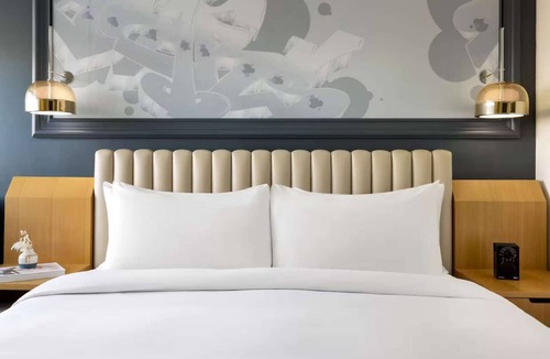 Tenderloin Hotel | Steps to Union Square + Rooftop Bar & Gym
