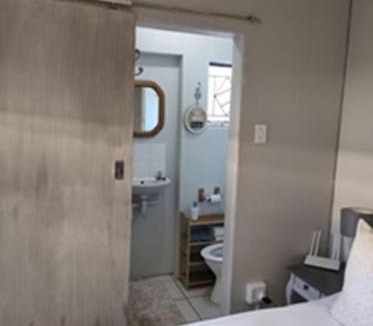 Oudtshoorn Apartment | Stonehenge Cottage