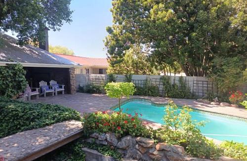 Oudtshoorn Apartment | Stonehenge Cottage