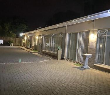 Universitas House | Straebe Stay