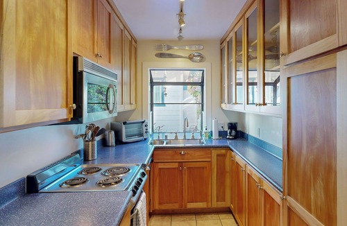 Stinson Beach House | Stroll to Shore: Stinson Beach Gem w/Hot Tub
