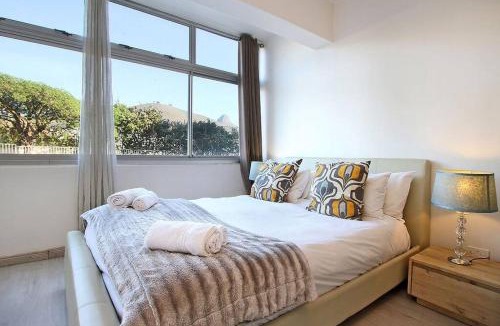 Mouille Point Apartment | Studio 18 on the Golden Mile next to V&A Waterfront