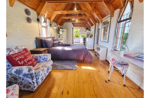 Somerset West Apartment | Studio on McLeod - Private Self-catering Apartment
