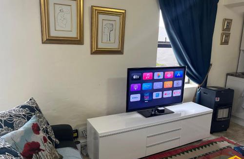 Grahamstown Apartment | Studio on the Hill with Inverter & Water tanks