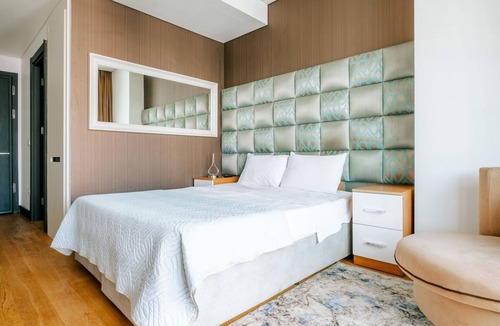 Merter Apartment | Studio Residence w Balcony Near Metro and Malls