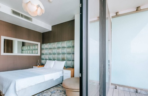 Merter Apartment | Studio Residence w Balcony Near Metro and Malls