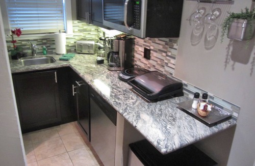 Lakeside Park Cabin | Studio with larger kitchenette, fireplace, and Free Beach Vouchers