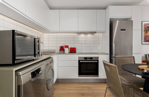Bo'Kaap Apartment | Studio with Mountain Views and Artistic Flair