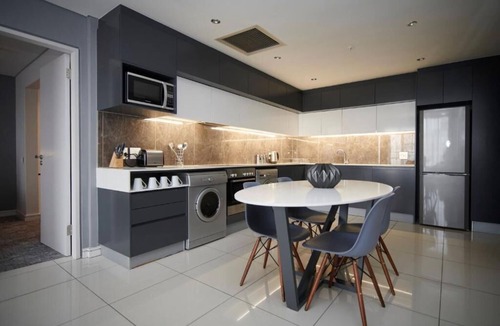 Sandown Apartment | Stunning 1 BR at Katherine Street, Sandton