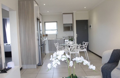 Lone Hill Apartment | Stunning 2 bed Apartment near Monte Casino