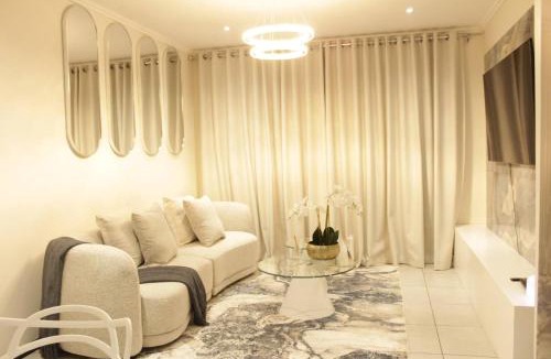 Lone Hill Apartment | Stunning 2 bed Apartment near Monte Casino