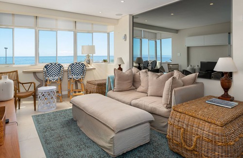 Sea Point Apartment | Stunning 2 Bedroom Apartment Overlooking The Famous Beach Promenade!