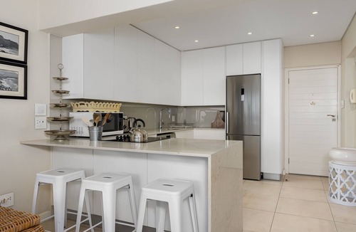 Sea Point Apartment | Stunning 2 Bedroom Apartment Overlooking The Famous Beach Promenade!