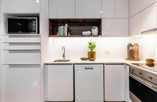 Flora Park Apartment | Stunning Apartment with City Views
