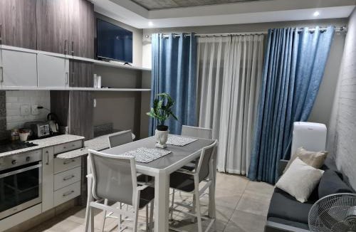 Sunnyside Apartment | Stunning City Living at Loftus