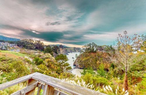Elk House | Stunning Elk House Oceanfront Deck & Views