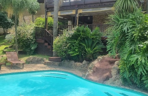 Glenvista Villa | Stunning Modern Rental Villa with Golf Course view