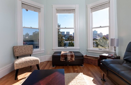 Ralph Bunche Apartment | Stunning One Bedroom Apartment With Gorgeous City Views