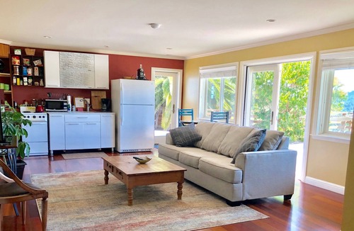 San Rafael Apartment | STUNNING SAN FRAN BAY/ MT TAM VIEWS, SLEEPS 6, LRG APT. w POOL, QUIET & CLEAN!!