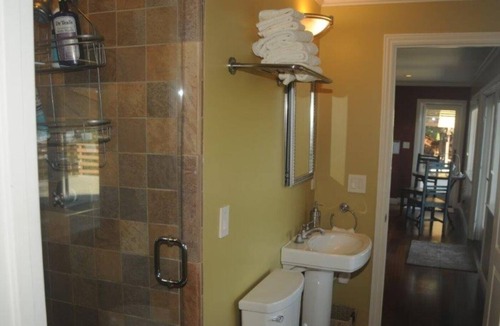 San Rafael Apartment | STUNNING SAN FRAN BAY/ MT TAM VIEWS, SLEEPS 6, LRG APT. w POOL, QUIET & CLEAN!!