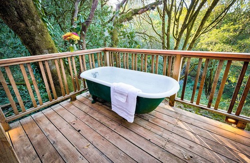 Freestone Cottage | Stunning Sauna Cottage Retreat on Private Vineyard