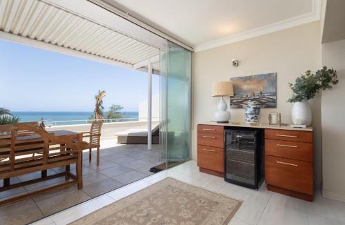 Shaka's Rock Apartment | Stunning Sea Views - Beachfront Ballito sleeps 6