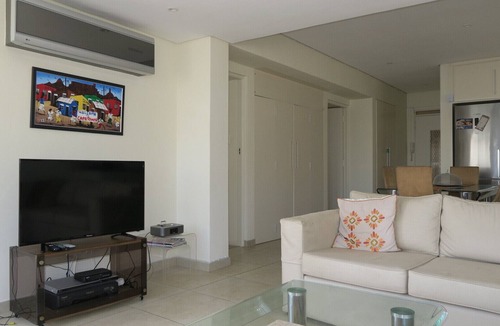 Sea Point Apartment | Stunning Sea views of the Atlantic ocean and Mountains , Close to beach ,
