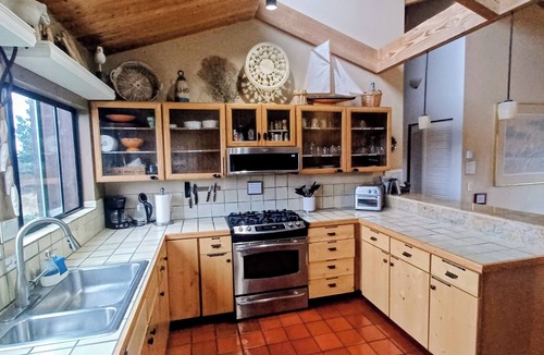 Sea Ranch House | Stunning Skydeck. Hot Tub. Walk to 2 Beaches, Rec Center, Bluff Trail and Lodge.