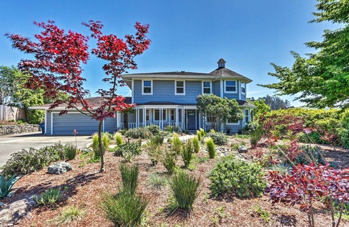 Freestone House | Stunning Sonoma Home with Spectacular Pool, Gardens, and Views