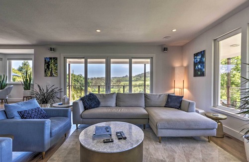 Freestone House | Stunning Sonoma Home with Spectacular Pool, Gardens, and Views