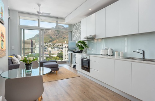 Cape Town City Centre Apartment | Stunning Studio | Incredible Views | Central